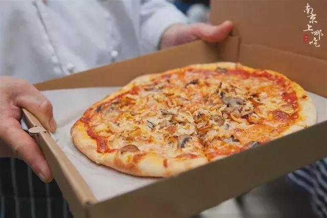 芝士味超级浓郁的披萨推荐,南京必打卡的餐厅栖霞区