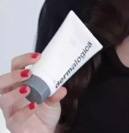 衣帽间比商场还大的亿万富豪，竟然跟我用同款？