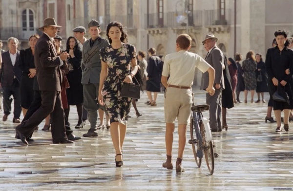 “我被欺负了……”“还不是因为你穿得少！”