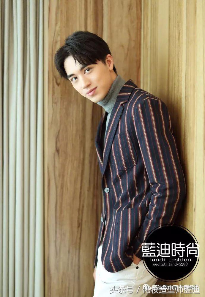 王俊凯许魏洲西装,王俊凯节目穿戏服