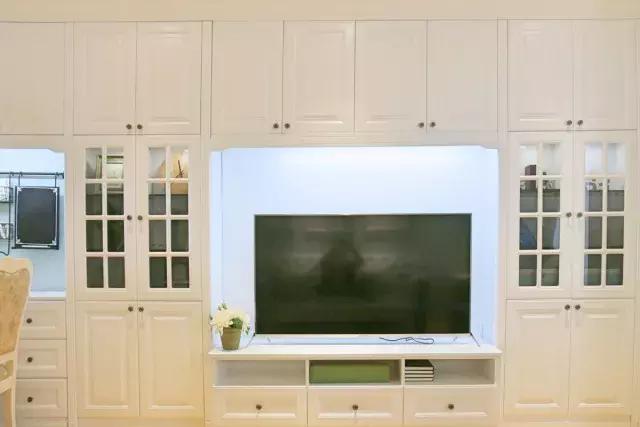 装白色的家具好看吗,装白色的柜子不耐脏吧