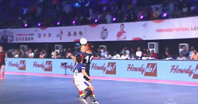 足球精灵小罗十佳球,小罗足球巅峰之战