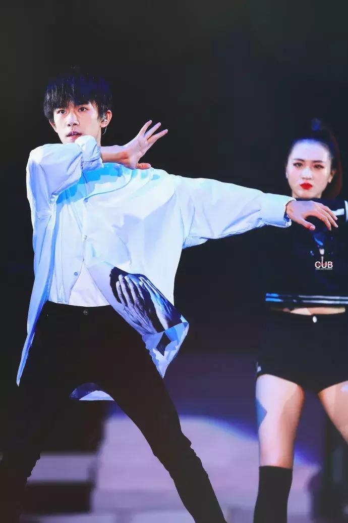 魔法城堡tfboys易烊千玺solo,易烊千玺个人舞台solo舞蹈