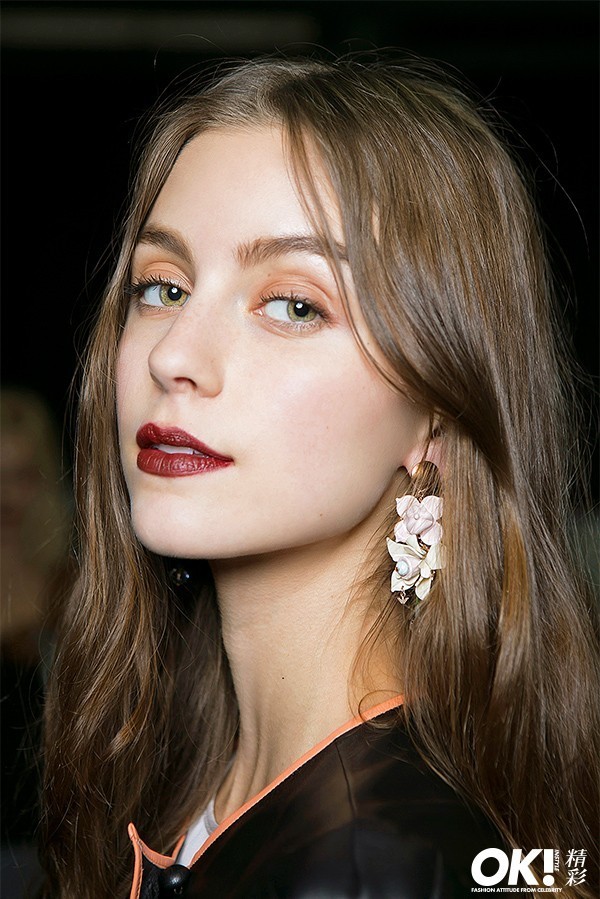 夏天怎样选择适合自己的粉底液 (阿玛尼权力粉底液适合夏天用吗)