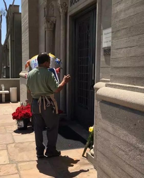 杰克逊墓地在哪可以参观,迈克尔杰克逊墓室内部