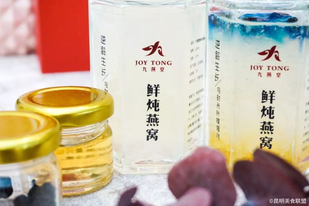 在我家昆明楼下吃碗星空燕窝，10分钟被搭讪了30次！