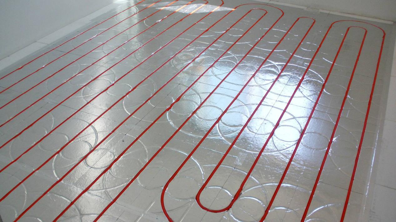 家中装地暖是电暖好还是水暖好,家庭装电地暖还是燃气地暖好