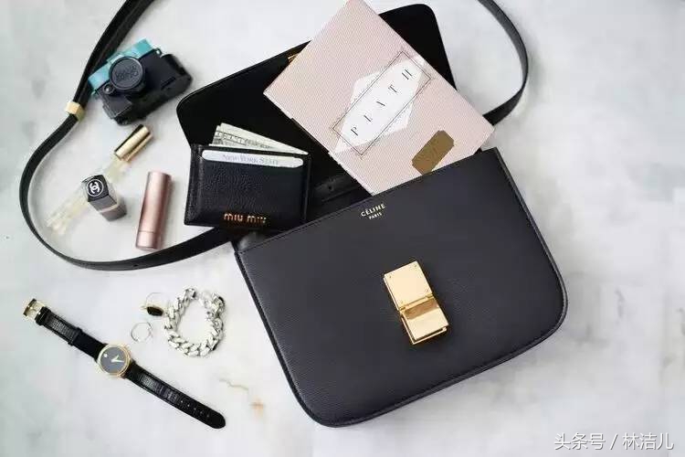 这个女人太强大了，她设计的所有包都成了爆款，连王菲都爱得不行