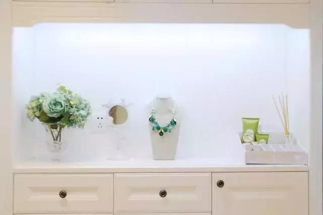 装白色的家具好看吗,装白色的柜子不耐脏吧