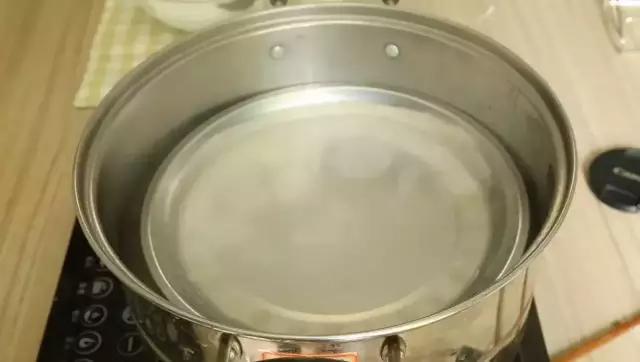 街头卖的凉皮好吗,路边摊你敢吃吗