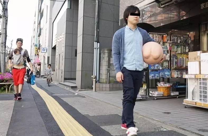 麻麻，请再打一次我完美柔润丰满的屁屁吧！