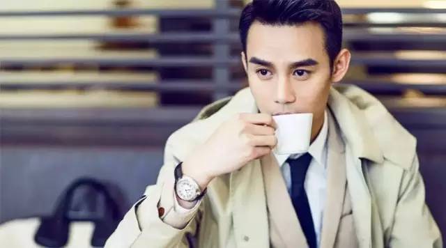 一件棒球衫打天下的季节，你Get到它的正确打开方式了吗？街拍圣品一并送