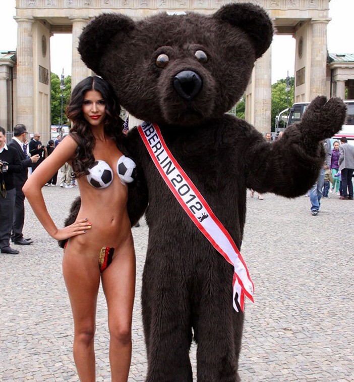 错过这期的足球宝贝兄弟们要等上五百年!