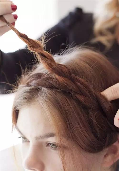 编发三股辫慢动作,编发最简单的三股