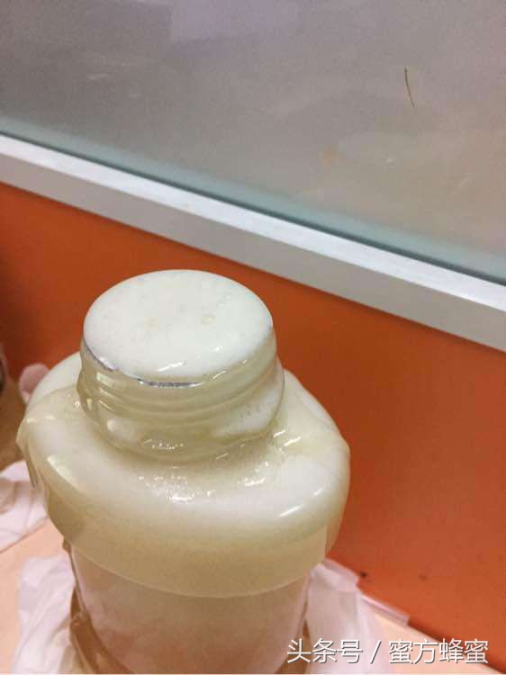 存放多年的蜂蜜没有变质还能吃吗,变质蜂蜜吃了会有事吗