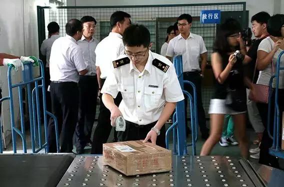 香港海关出入境物品规定最新,去香港回来带多少才不会被海关查