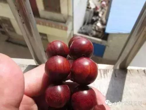 赞比亚血檀和印度小叶紫檀纹理,血檀和小叶紫檀手串对比图