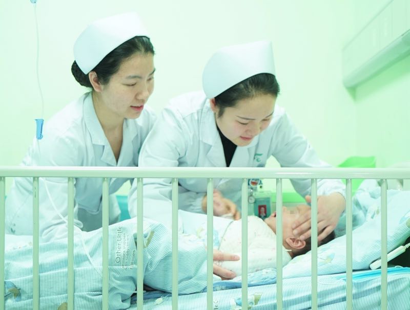 小孩腹泻脱水怎么补液,宝宝拉肚子喝补盐液还是脱水