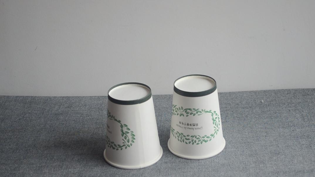 把一次性纸杯的底部戳个洞，解决了家家户户困扰的问题，赶紧试试