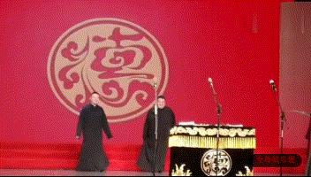 2018德云社封箱孟鹤堂踢大褂 (2020德云社封箱粉色大褂是谁)