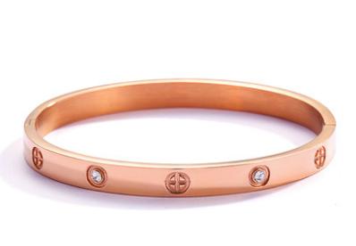 衬衫搭什么手饰,首饰搭配方法视频