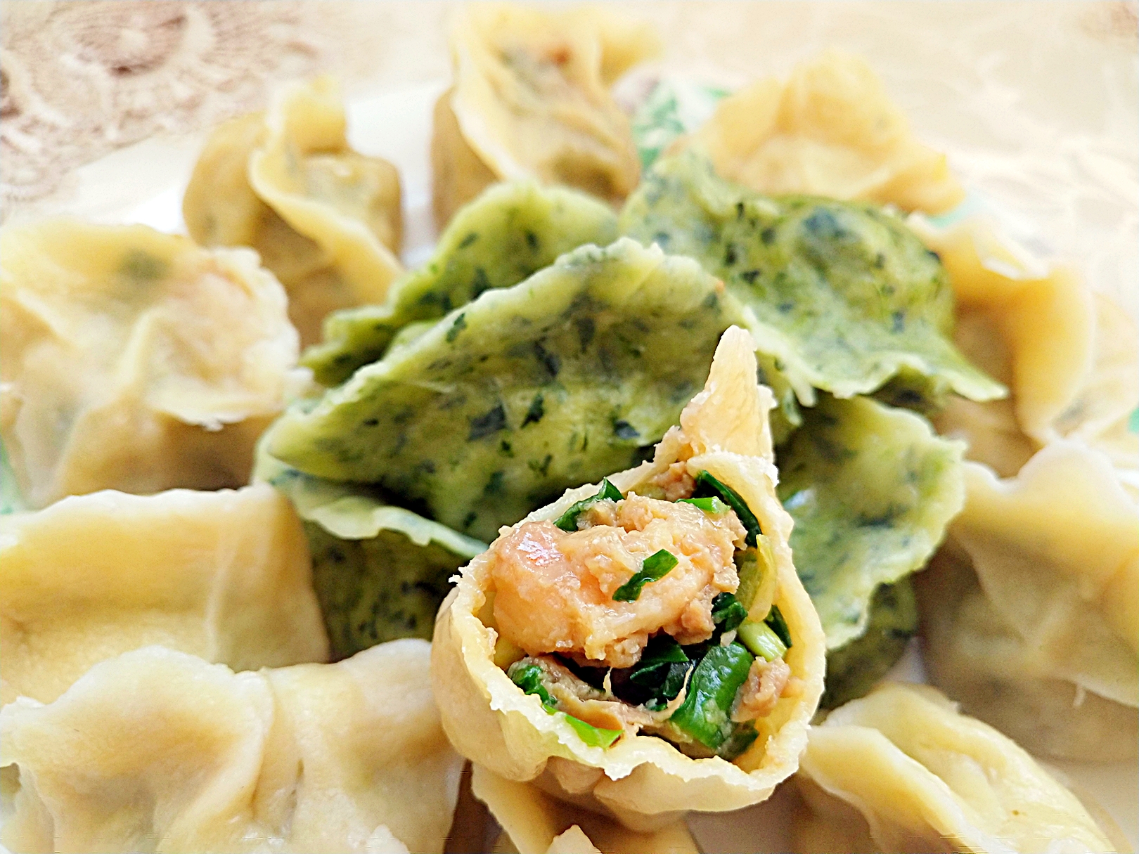 怎么包韭菜鸡蛋虾仁水饺简单好吃,韭菜虾仁鸡蛋馅儿的水饺馅怎么调