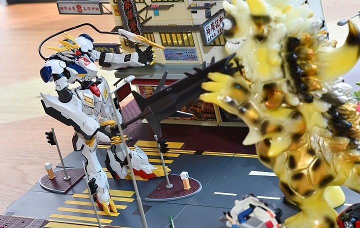 把香港带回家!TINY微影Bd7「香港传统公寓街景」模型开箱制作!