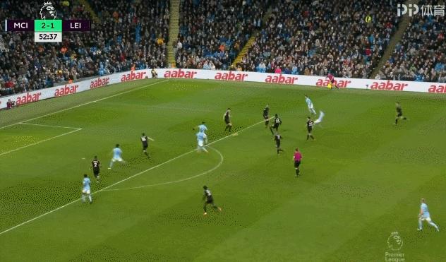 从本方进攻终结者到对手噩梦制造者阿奎罗打肿了多少人的脸