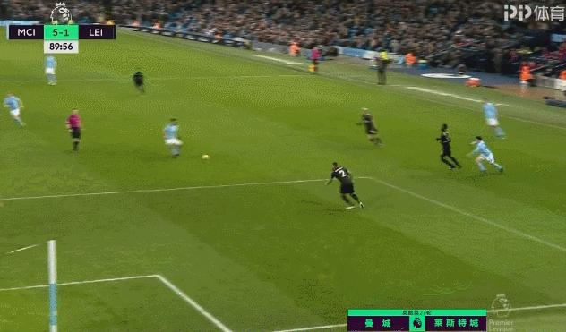 从本方进攻终结者到对手噩梦制造者阿奎罗打肿了多少人的脸