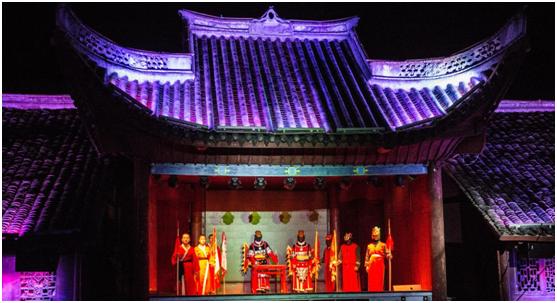 “酉阳桃女郎”贵阳街头派送万元回家路费