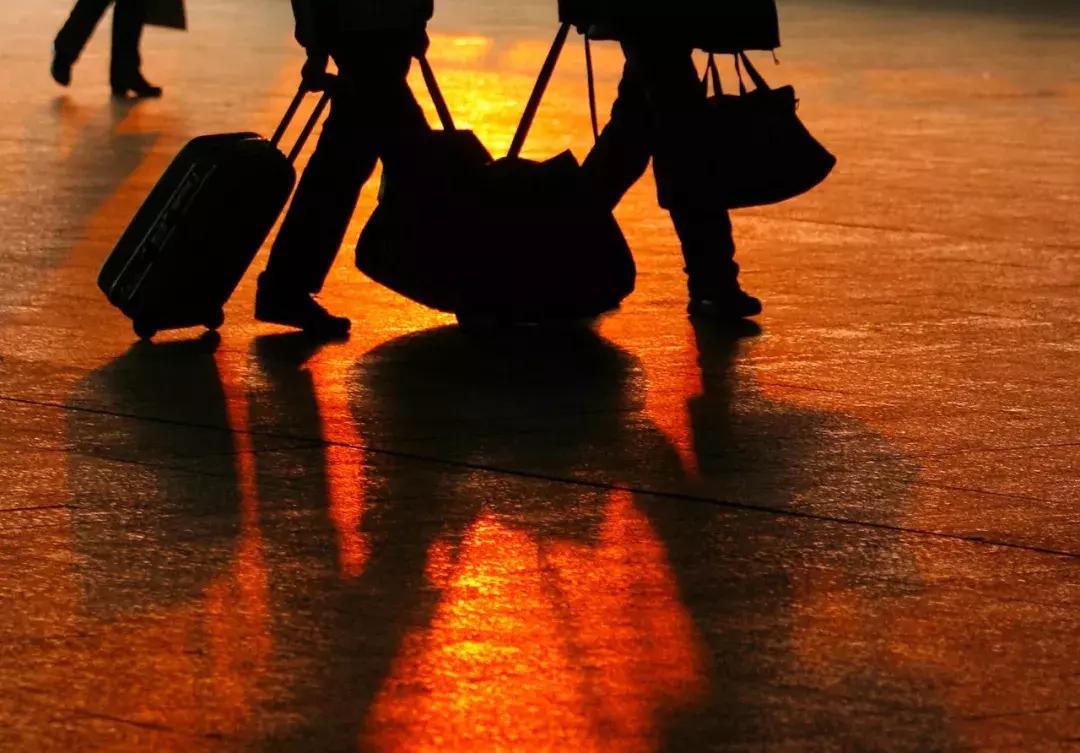 一场说走就走的旅行让这位董事长入狱9年半，1.3万人亏26亿