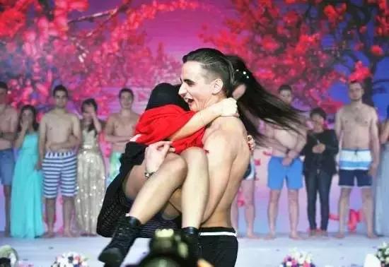 「要我参加这样的公司年会，我还不如辞职算了！」