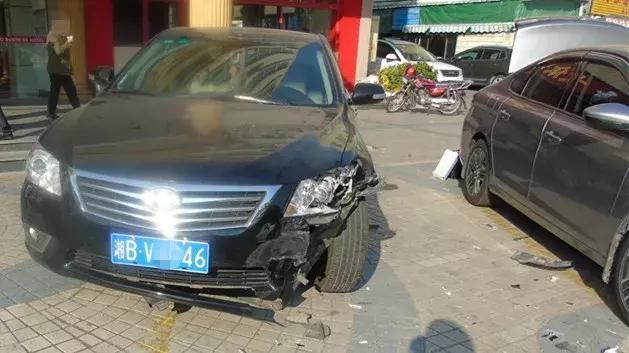 珠海男子租车撞自己客户小车!保险不赔还被扣12分!