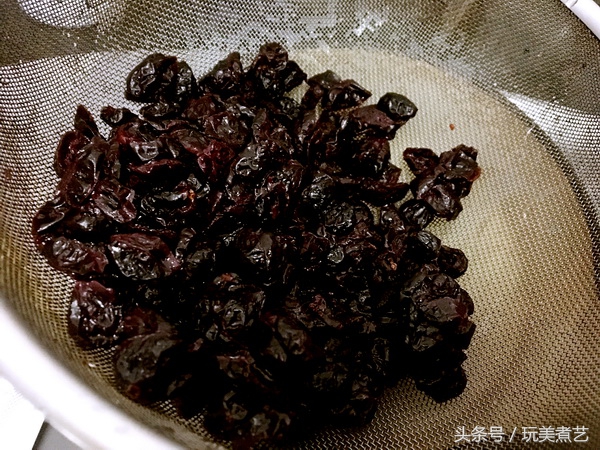 红的出彩与自信,丰富内涵不是吹出来