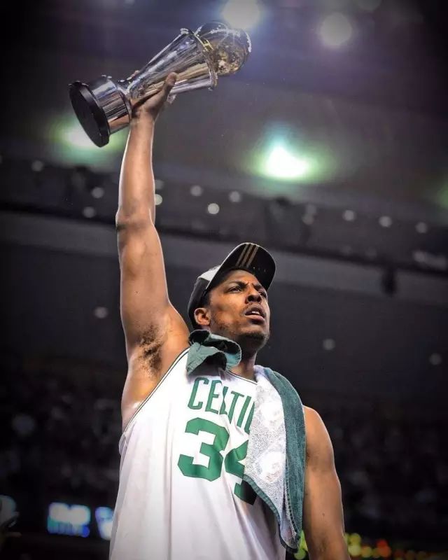 北岸花园的5号球衣,北岸花园球馆旗帜