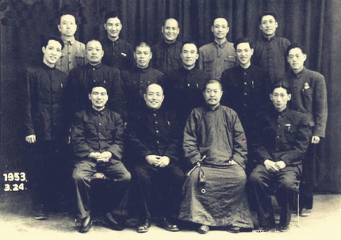 郭德纲的师傅侯耀文师兄弟,郭德纲辈分最高的师爷