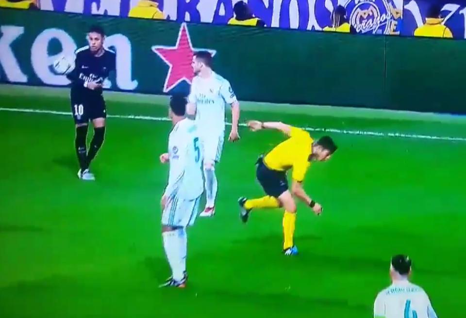 巅峰内马尔痛击裁判,内马尔打脸裁判视频