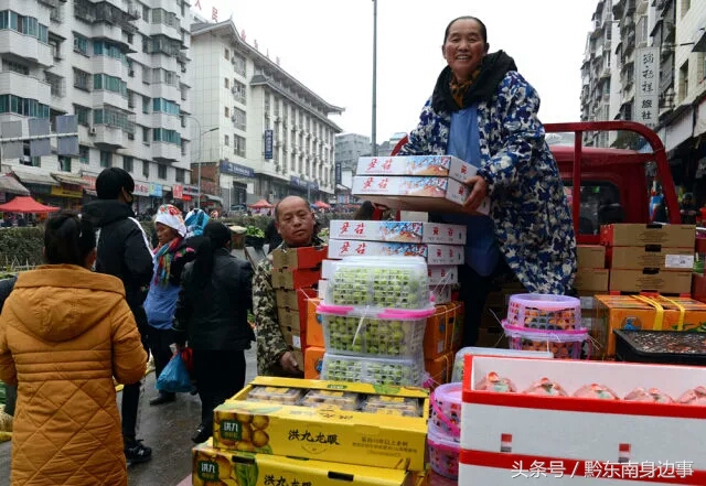 凯里街道办事处张灯结彩 (凯里年味都这么浓了)