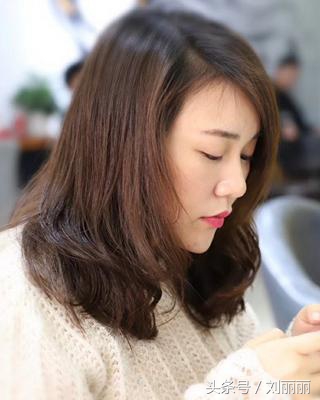 脸大的女生盘什么样的发型好看,大脸盘的妹子什么发型好看