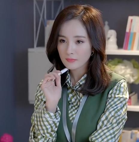 谈判官杨幂职场穿衣成范本,杨幂在谈判官中的穿搭你们喜欢吗