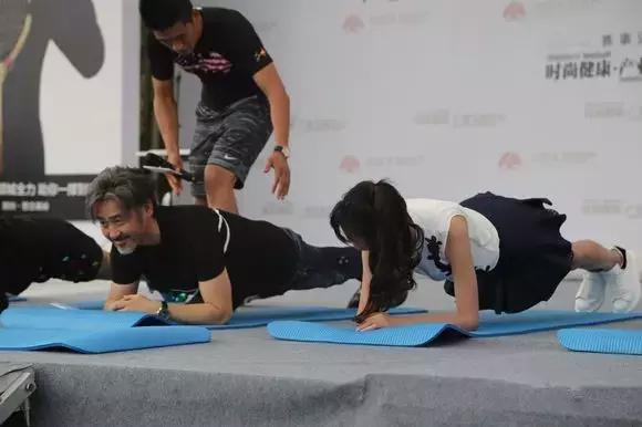 初学者每天练多久的平板支撑,坚持练平板支撑可以塑形吗