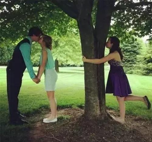 假如你的老公一夜未归,说脖子上的印记是海鲜过敏,你会怎么做?