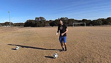 足球初学者教学接球,足球踢球正确姿势教学