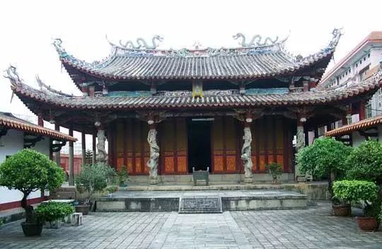 云南泸西春节旅游,泸西红高原