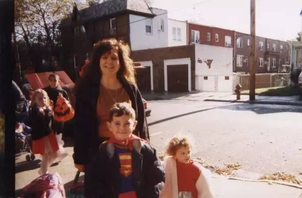 妈妈年轻的时候就是那么的勇敢,你还知道妈妈年轻时的样子吗