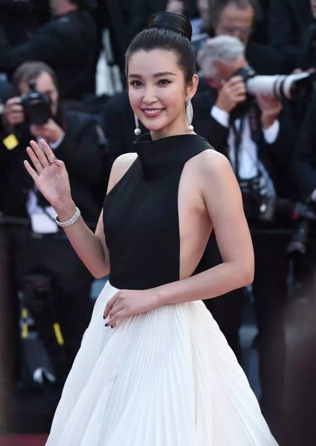 戛纳红毯|照这个趋势,村口剃头王大爷都可以出征戛纳了!