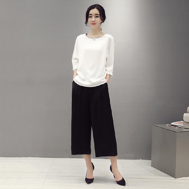 省去搭配的烦恼,省心搭配时尚套装绝对是首选