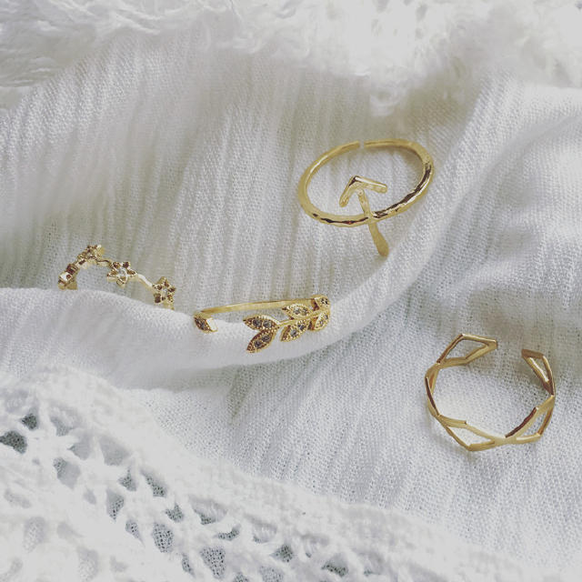 以前很想要一个戒指现在自己买了,去买一枚自己喜欢的戒指