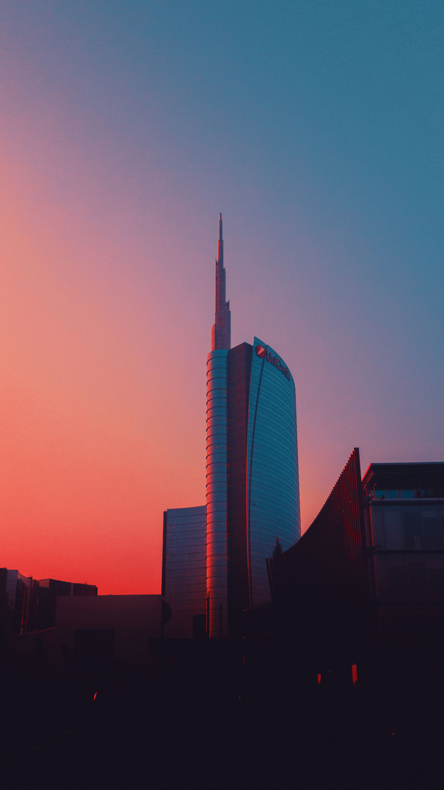 夕阳下的大厦图片,落日余晖下的楼房