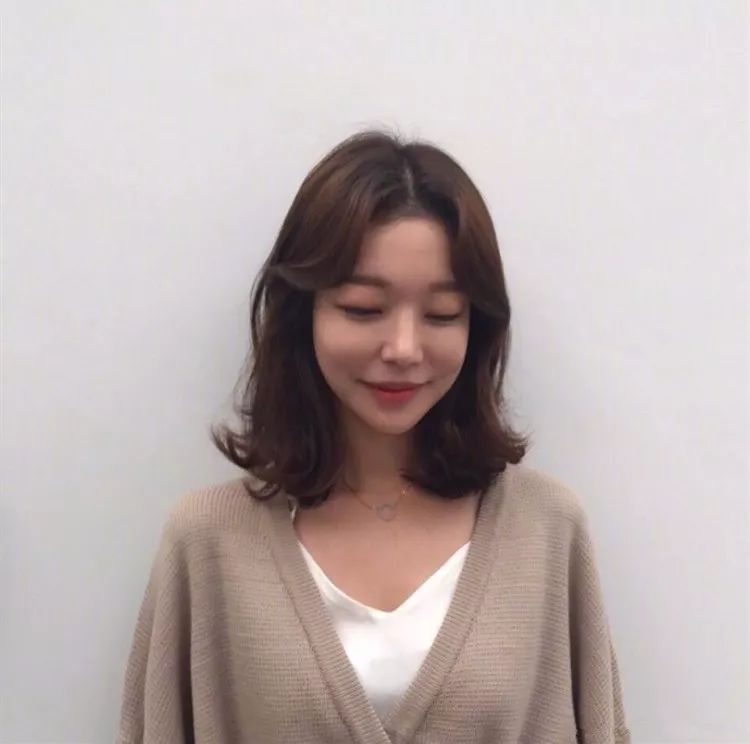 额头短脸大适合什么刘海,脸大发际线高适合什么刘海